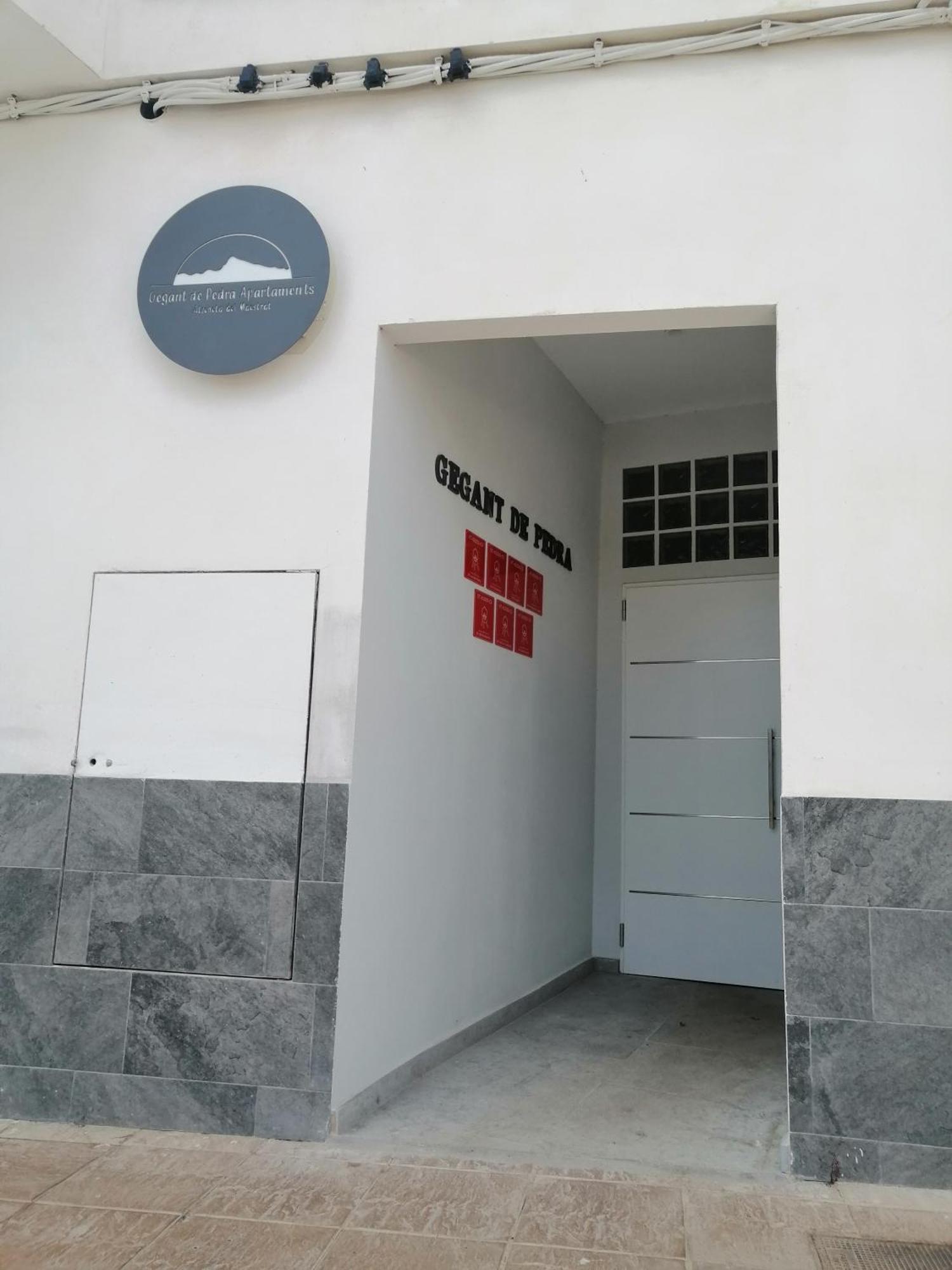 Gegant De Pedra Apartaments Adzaneta Exterior foto