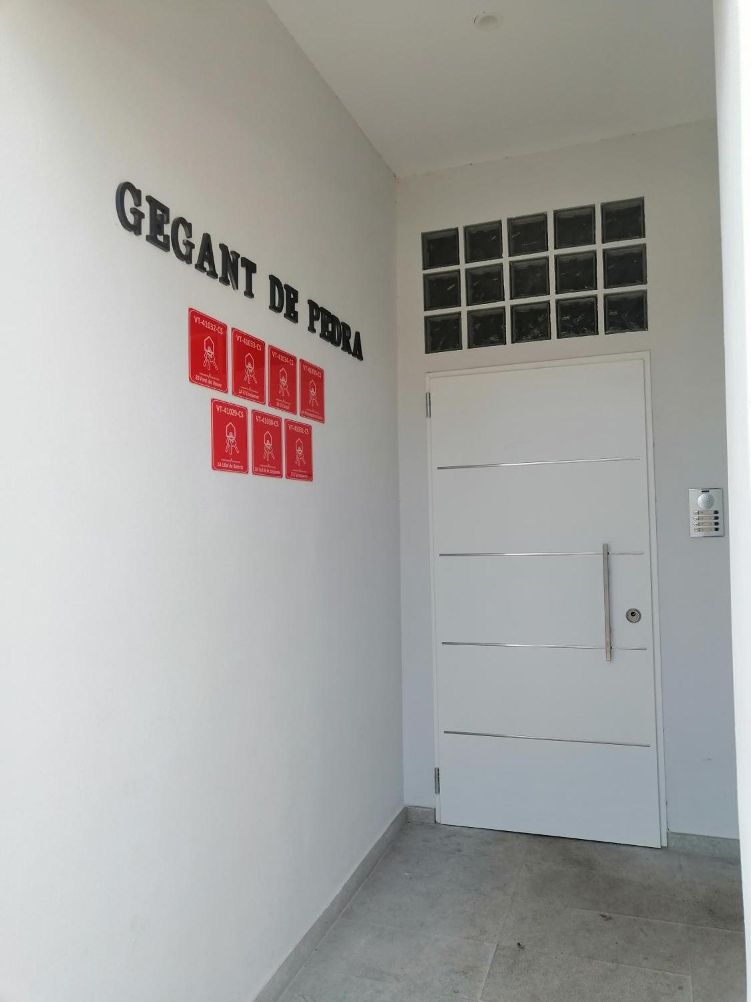 Gegant De Pedra Apartaments Adzaneta Exterior foto
